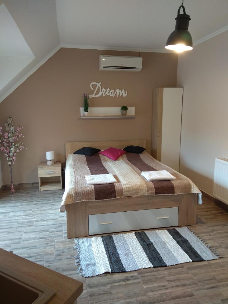Álom Apartman Hajdúszoboszló Esterno foto