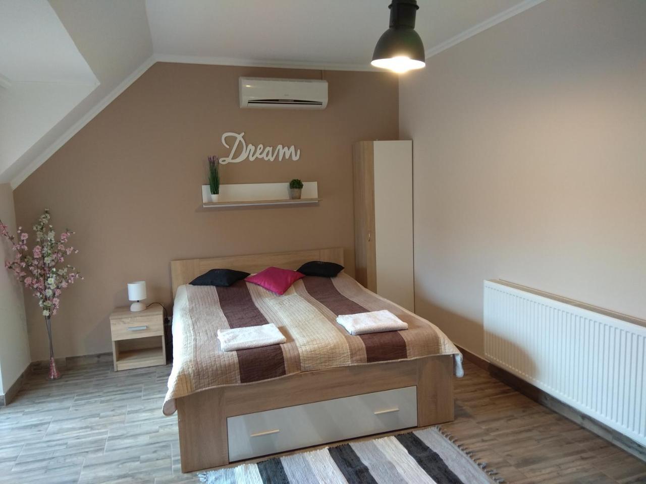 Álom Apartman Hajdúszoboszló Esterno foto