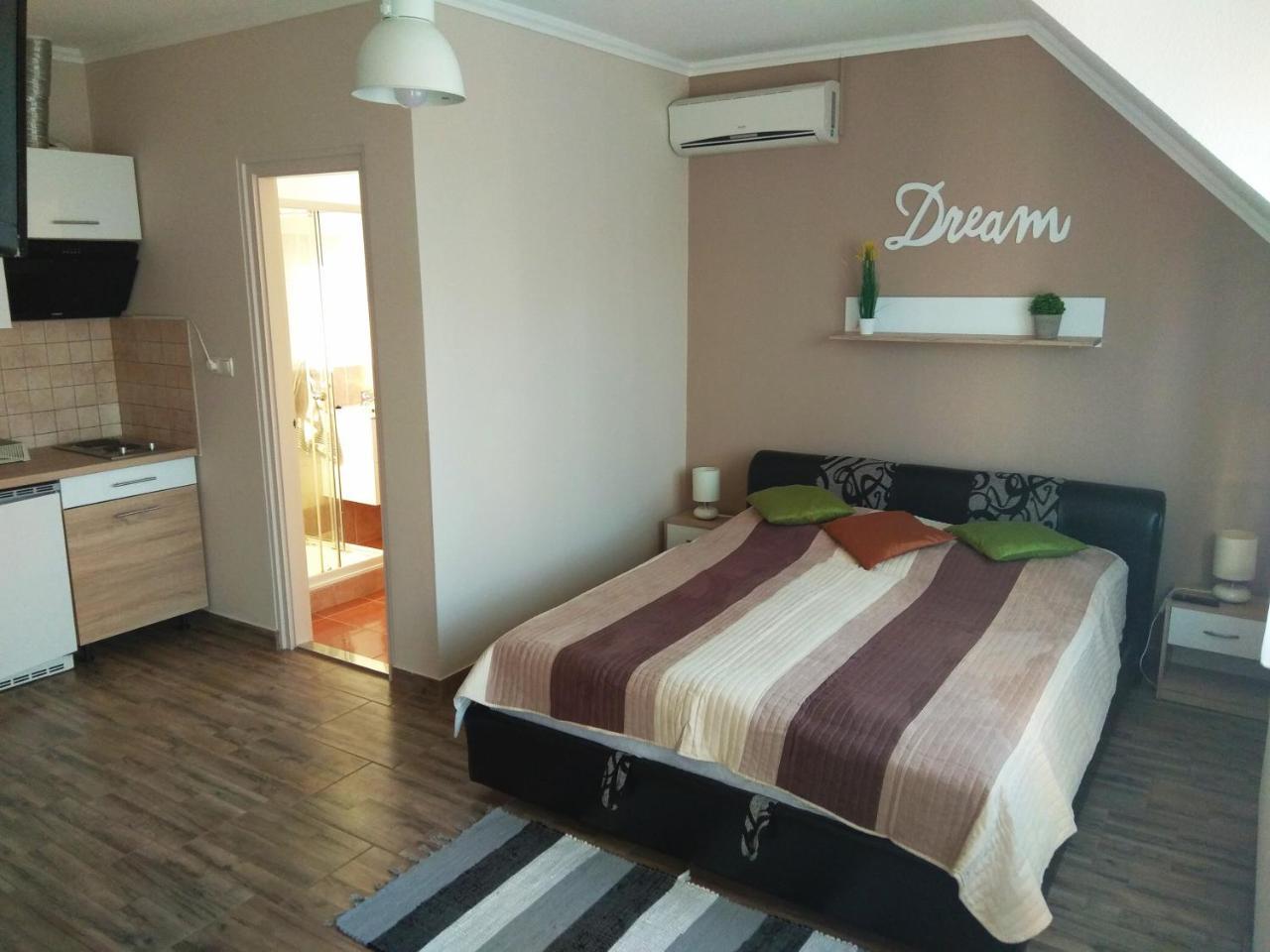 Álom Apartman Hajdúszoboszló Esterno foto